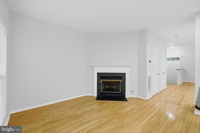 Building Photo - 45570 Trestle Terrace