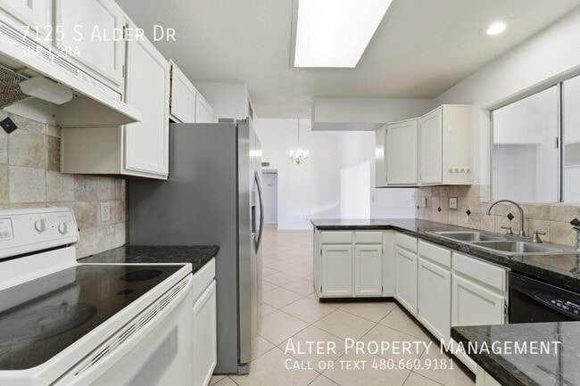 Building Photo - 7125 S Alder Dr