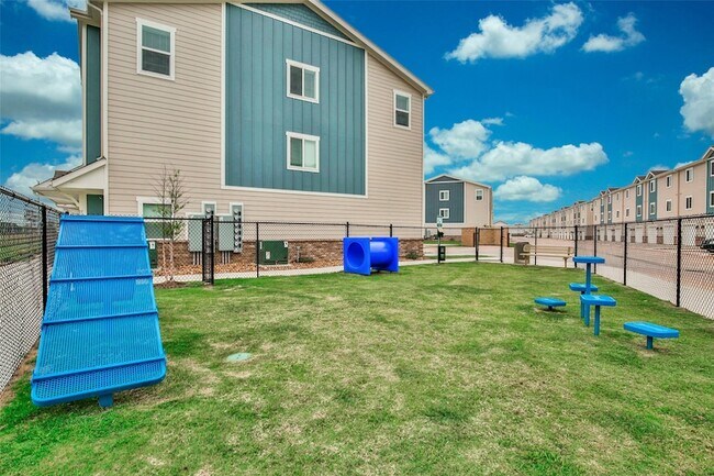 Building Photo - 21155 Gosling Rd