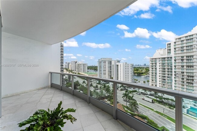 Building Photo - 5959 Collins Ave