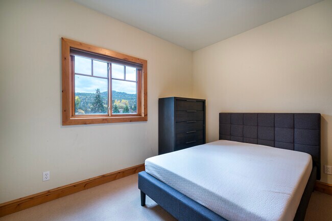 Building Photo - 150 Adams St