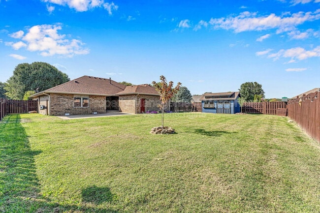 Building Photo - 514 N Ellen St