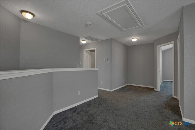 Building Photo - 240 Oak Creek Way