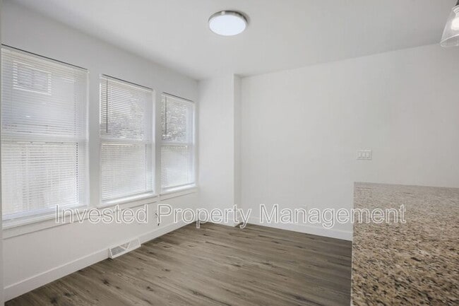 Building Photo - 6473 Newcombe Ct