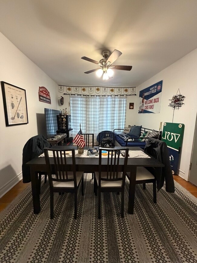 Building Photo - 3720 N Sheffield Ave