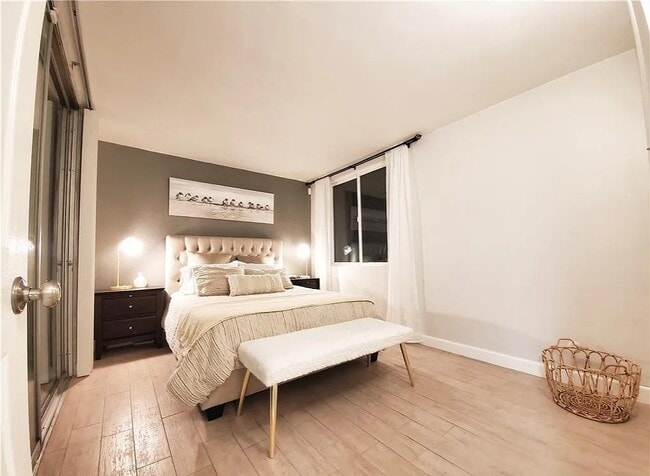 Primary Photo - 465 S Los Robles Ave