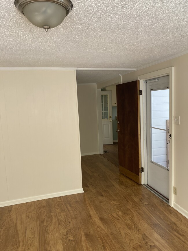 Building Photo - 4004 Luwana Ln