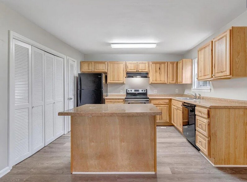 Building Photo - 1704 Elbert Dr