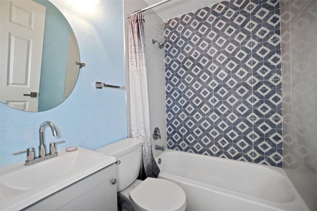 Building Photo - 524 6th Ave NE