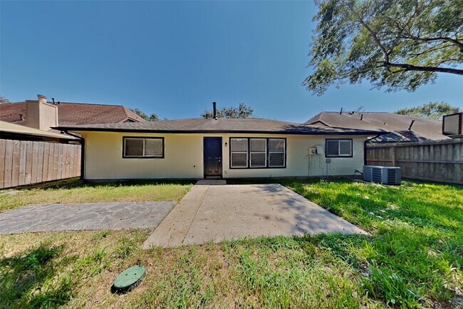 Building Photo - 2510 Foxden Dr