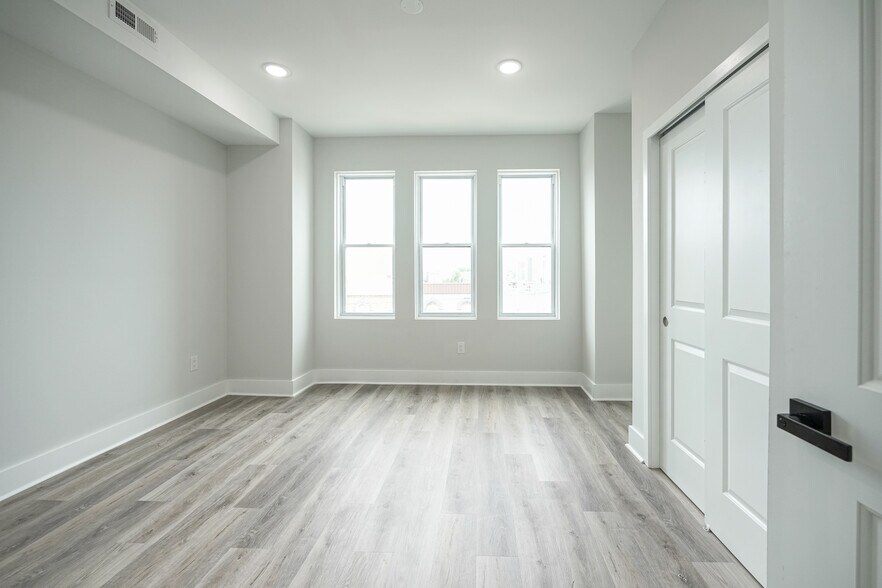 Building Photo - 2117 S 4th St