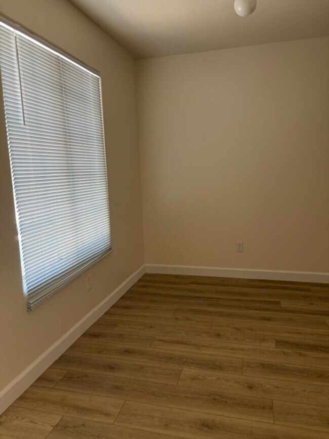 Building Photo - 631 Greenwood Meadow Ln