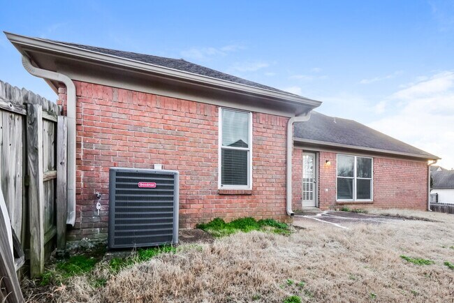 Building Photo - 7658 Shadow Hills Dr