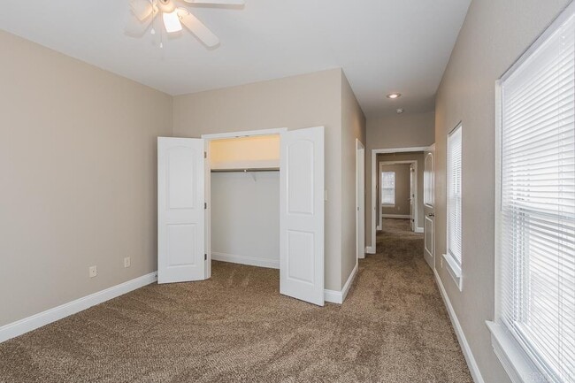 Building Photo - 1220 Sadie Dr