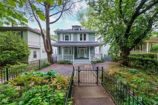 Building Photo - 693 Myrtle St NE