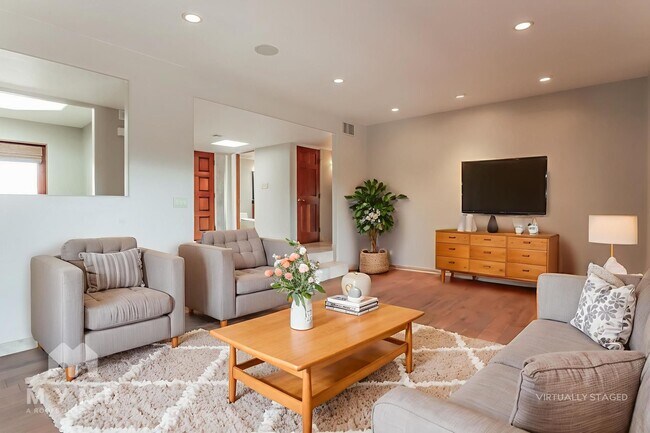 Building Photo - 5727 N PSO Ventoso