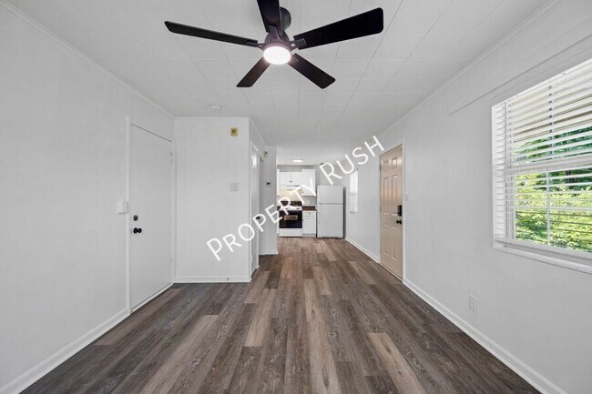 Building Photo - 424 Hedgewood Dr