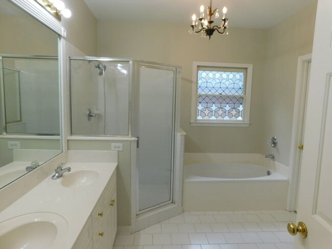 Building Photo - Your Dream Rental Awaits in Gated Greyston...