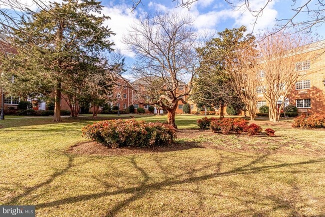 Building Photo - 1708 W Abingdon Dr