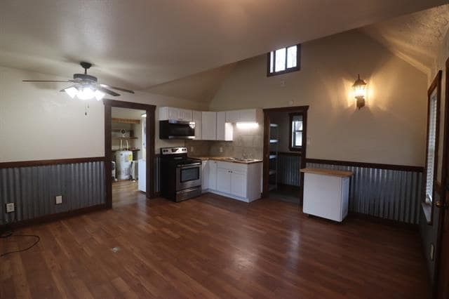 Building Photo - 1800 Newport Rd