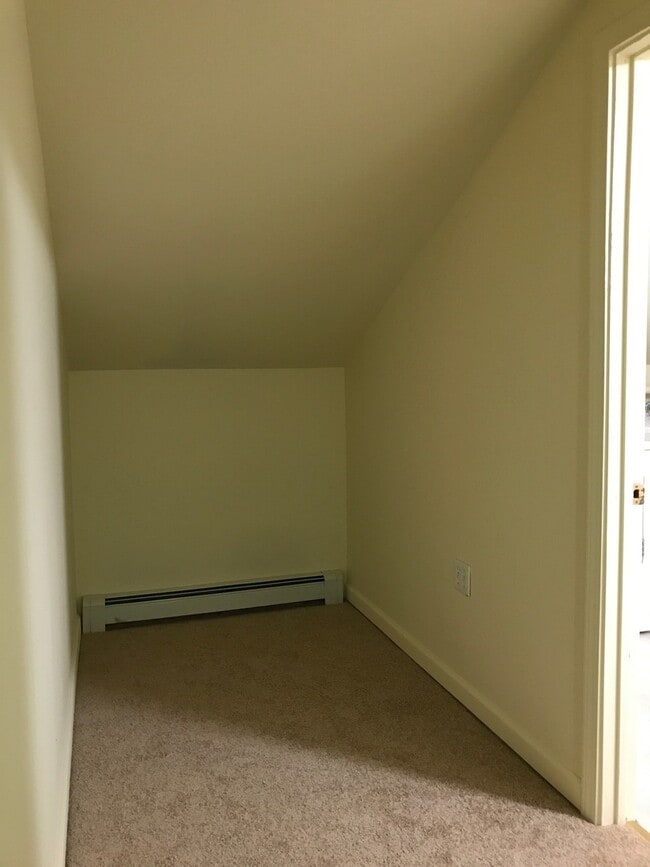 Building Photo - 147 Hunt Ct
