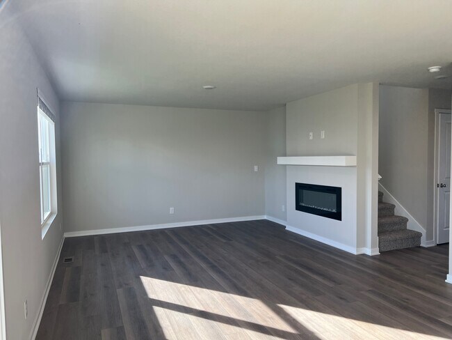 Building Photo - 1090 Bel Aire Ct