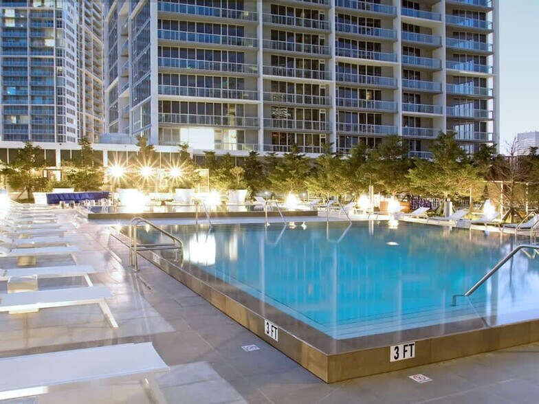 Building Photo - 485 Brickell Ave