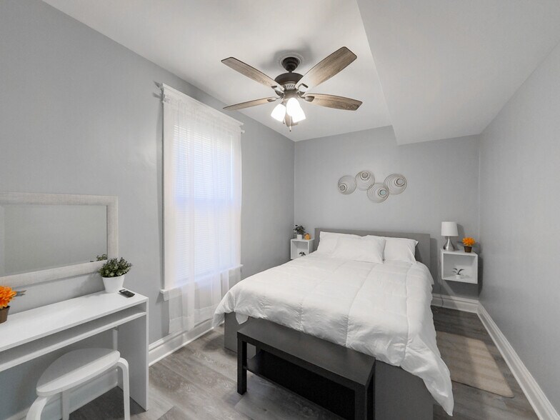 Building Photo - 2039 W 23rd St