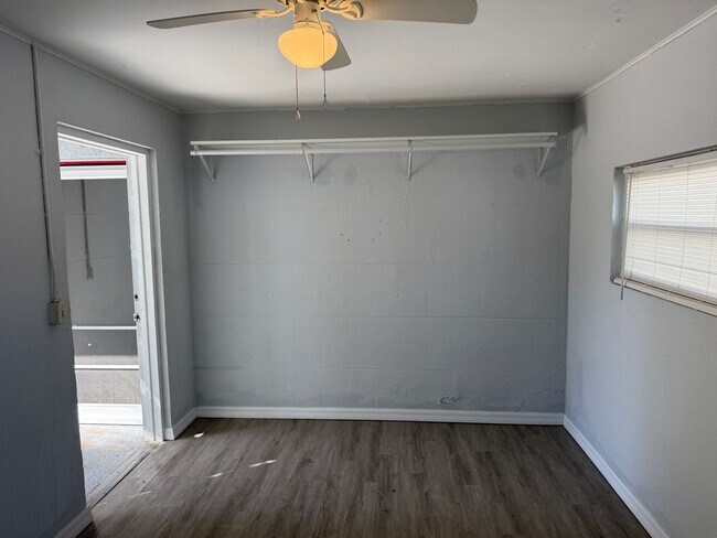 Building Photo - 2 Bedroom 1 Bath Home with Den/Office