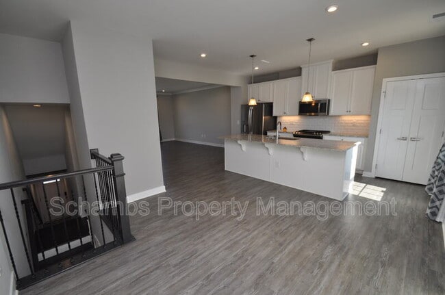 Building Photo - 200 Misty Pike Dr