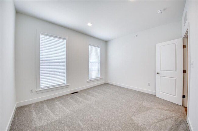 Building Photo - 304 Highbridge Ln