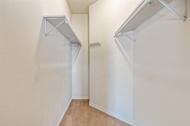 Building Photo - 103 Spike Run