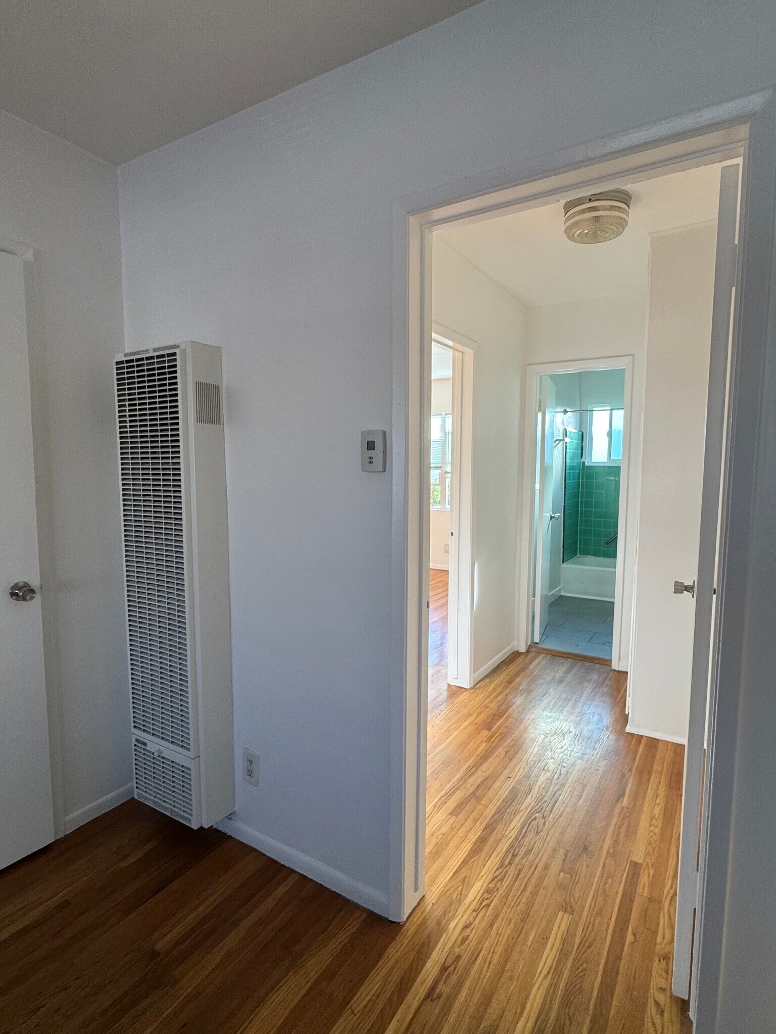 Building Photo - 1380 Masselin Ave