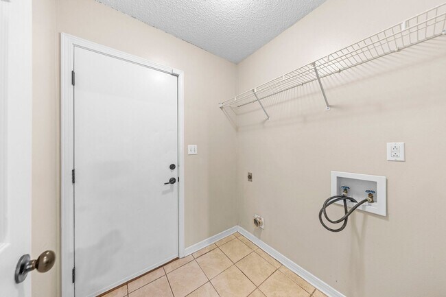 Building Photo - 502 Hyde Park Dr