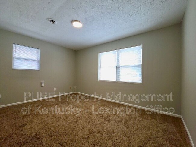 Building Photo - 4053 Victoria Way