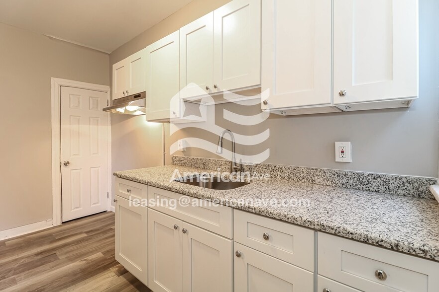 Building Photo - 1533 S Vogdes St