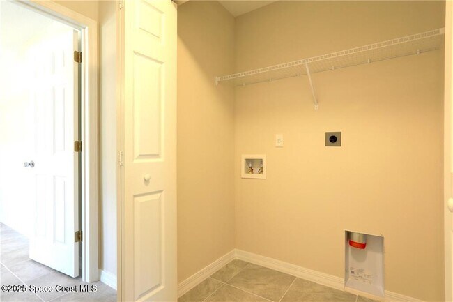 Building Photo - 8886 98th Ct