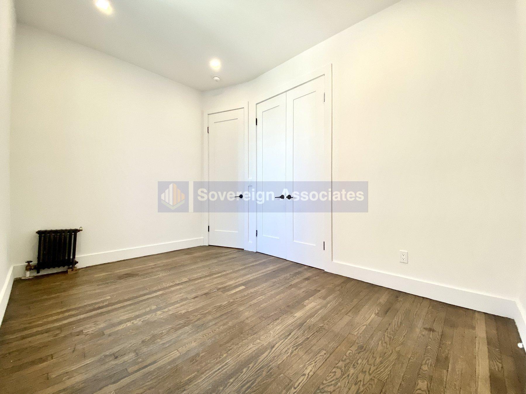 Building Photo - 45 Tiemann Pl