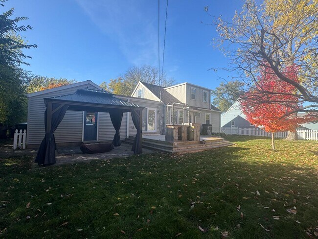 Building Photo - 2311 Bryan St