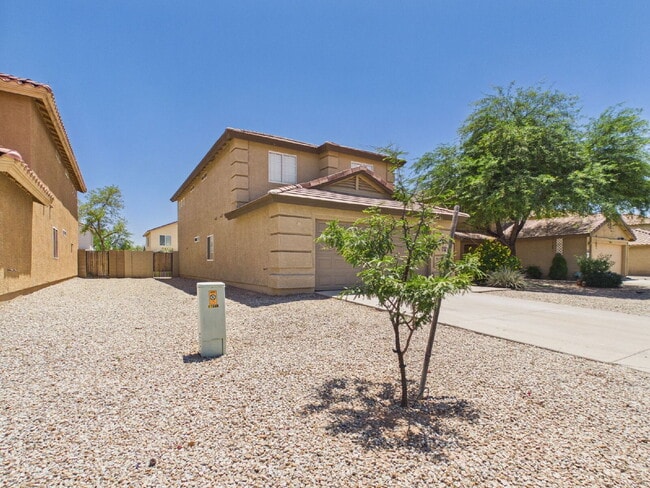 Building Photo - Spacious Heartland Ranch Beauty