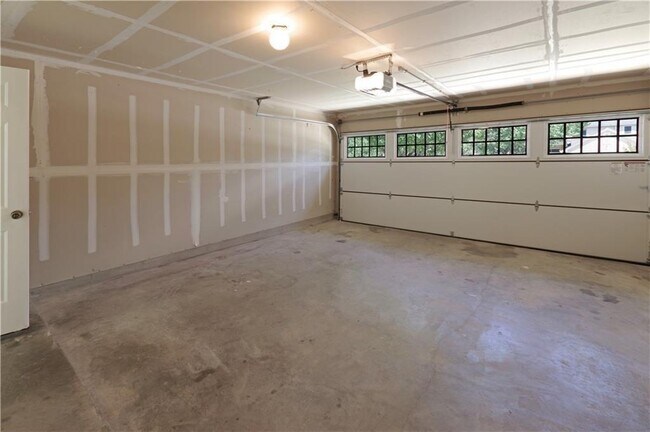 Building Photo - 807 Camino Real Dr