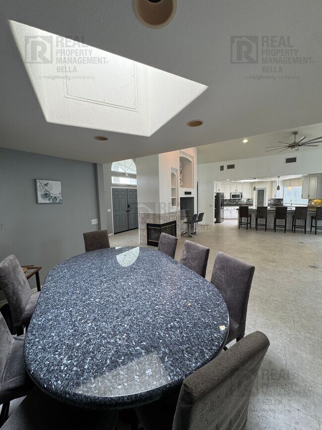 Building Photo - $750 MOVE-IN SPECIAL DISCOUNT AVAILABLE! Luxury Living Awaits: Stunning 4-Bedroom Cul-de-Sac Retr...