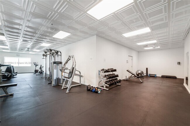 Building Photo - 800 Claughton Island Dr