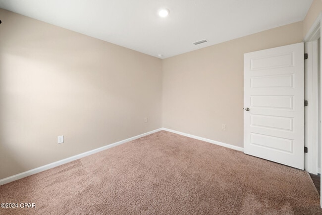 Building Photo - 5817 Viking Wy