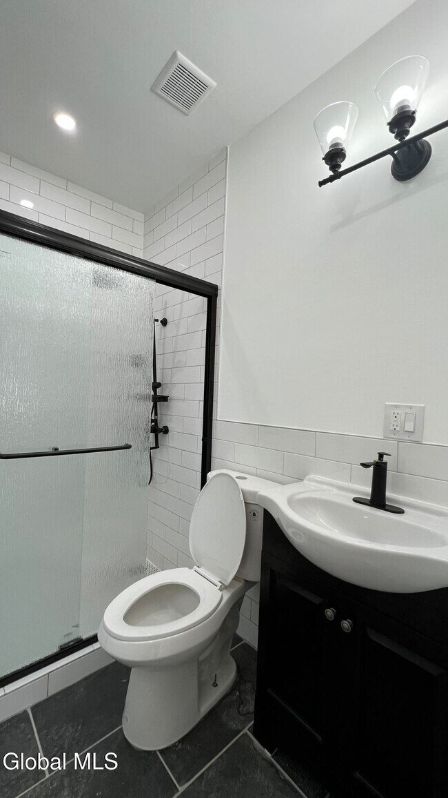 Building Photo - 143 5th Ave