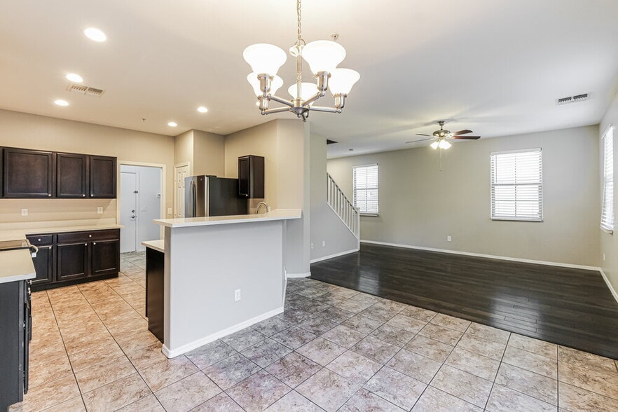 Building Photo - 1444 N 80th Dr