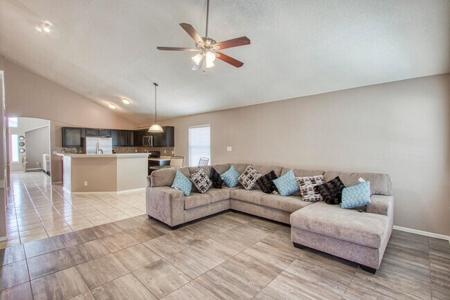 Building Photo - 12561 Paseo Alegre Dr