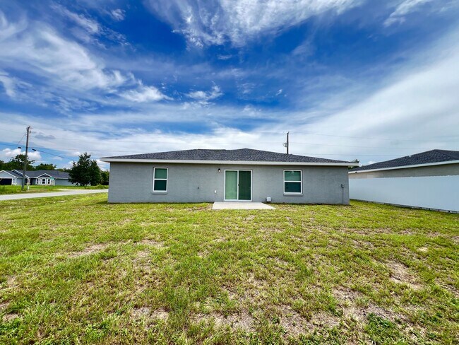 Building Photo - Available now! Beautiful 3 BD/2BA Home in ...