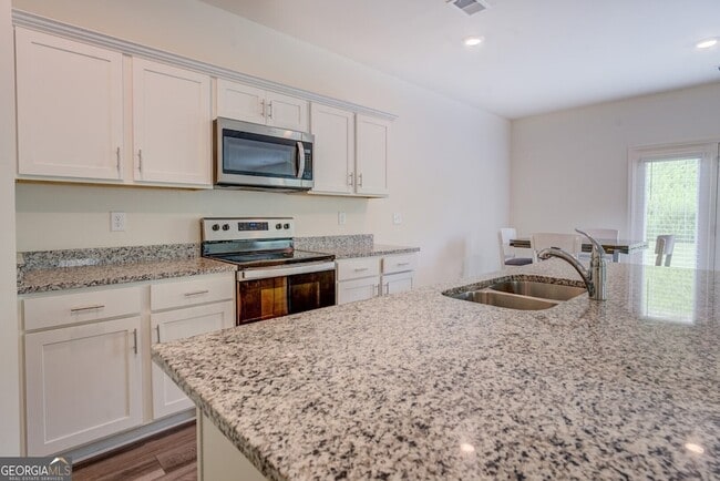 Building Photo - 7061 Rochford Dr