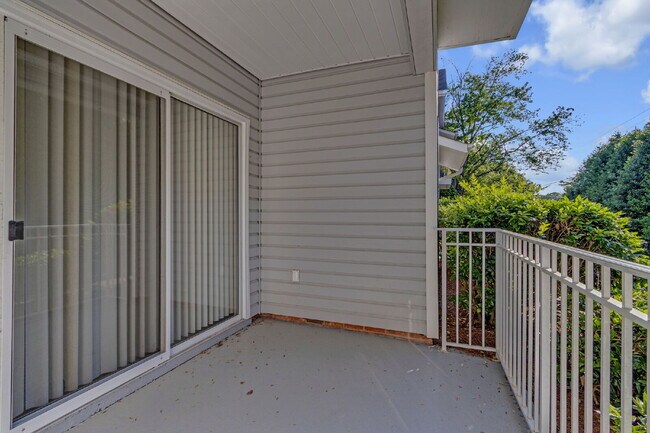 Building Photo - Welcome to Parkview Condos! This beautiful...